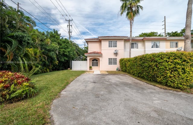 1275 SE 8th Pl - 1275 Southeast 8th Place, Homestead, FL 33035