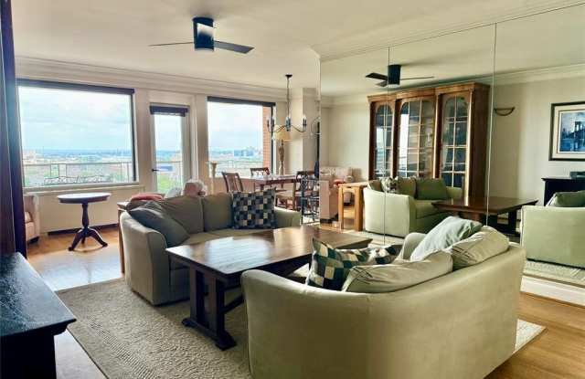 4466 W Pine Boulevard