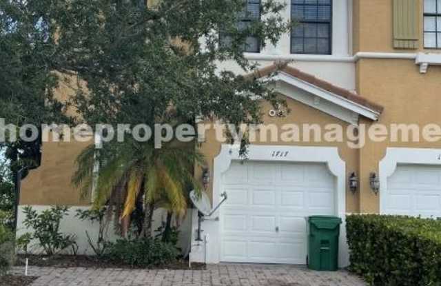 1717 SW Umbria St.
