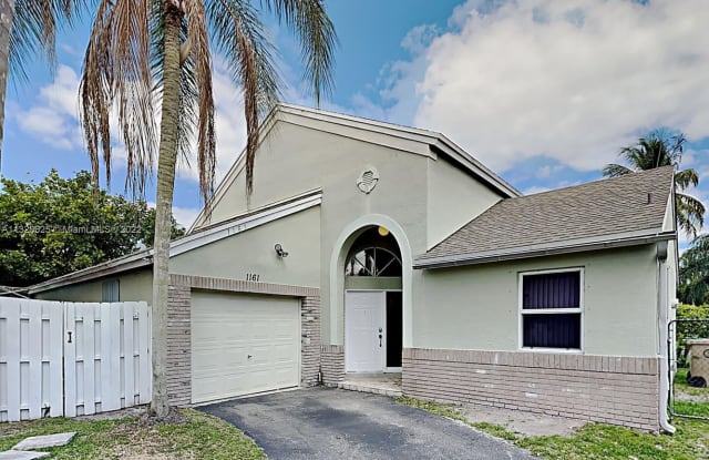 1161 SW 109th Ln - 1161 Southwest 109th Lane, Davie, FL 33324