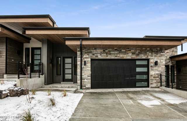 Photo of 854 E Klaim Drive