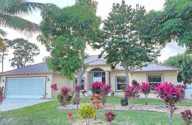 Photo of 4 BR 3 BA 2 CG rental in western PSL