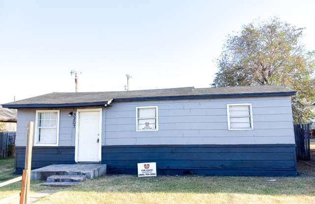 Handyman Special $0 First Month's Rent / “You fix, you SAVE BIG!!” Contact Mayshell for details: 806 704-3055 ext 2