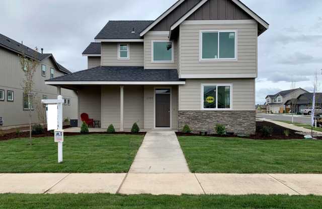 Beautiful Newer 4 Bedroom Home with A/C in Redmond!