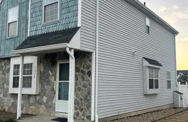 1020 HILLSBORO COURT