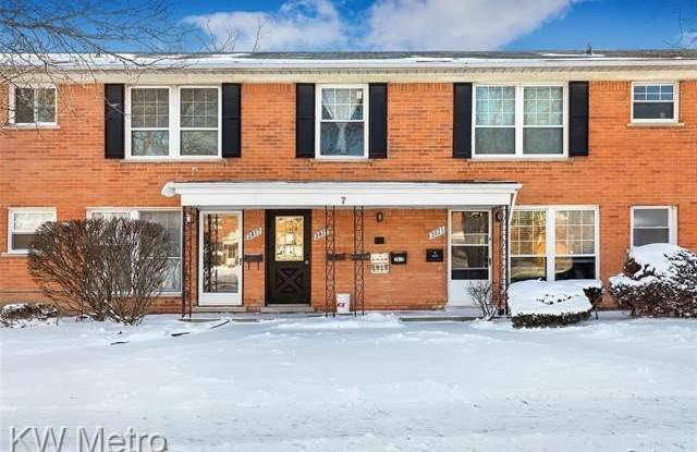 Photo of 2817 W 13 Mile Road