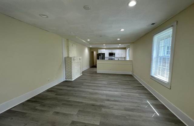 2006 Roslyn Avenue - 1