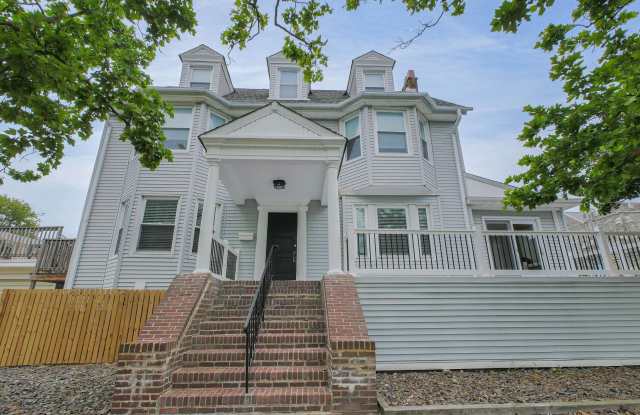 1 N Surrey Ave