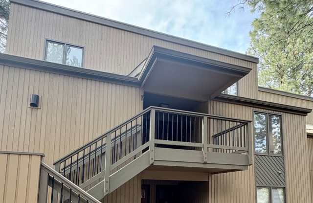 FULLY FURNISHED Condo In Mt. Bachelor Village! 19717 Mt Bachelor Dr. #141