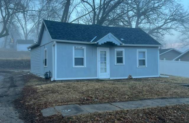 915 5th Ave - 915 5th Avenue, Plattsmouth, NE 68048