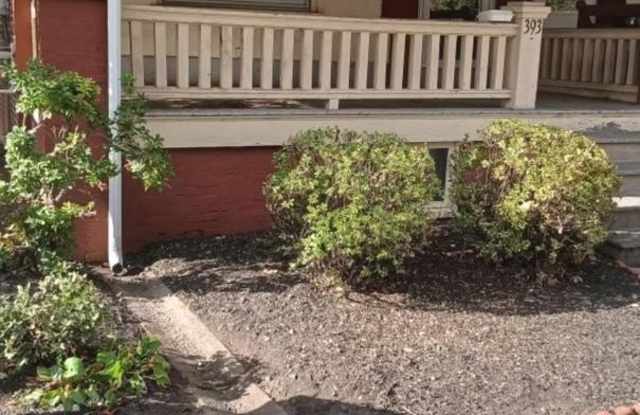 Photo of 393 N YORK ST