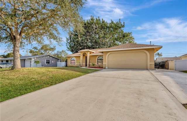 252 NW Lincoln Avenue