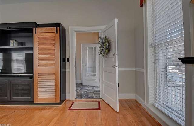 448 Dinwiddie Street