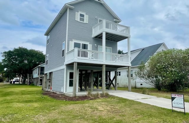 218 Florida Avenue - 218 Florida Avenue, Carolina Beach, NC 28428