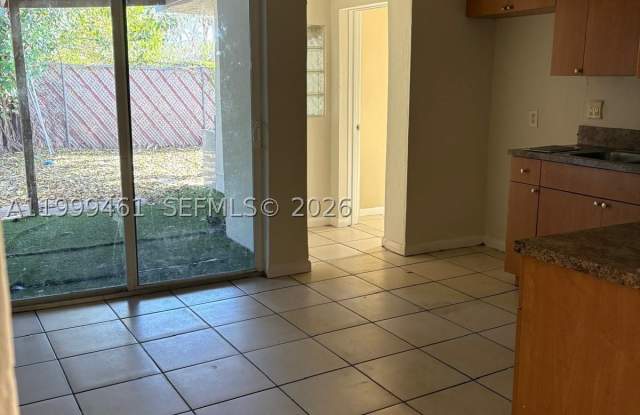 1384 NW 27th St