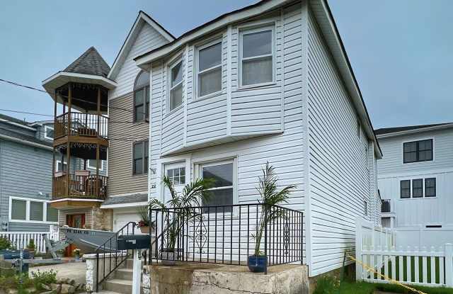 22 N Coolidge Ave