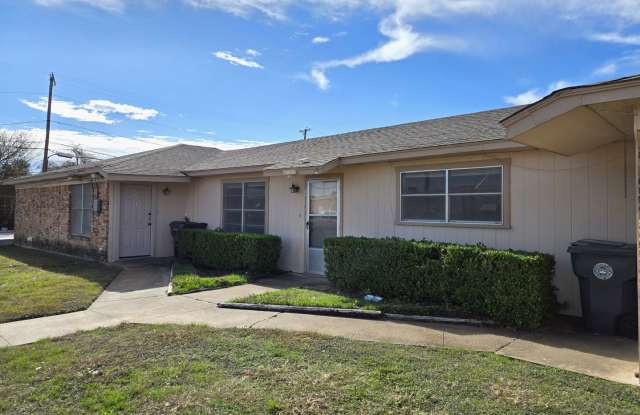 Photo of 2/1 Triplex in Waco ISD!