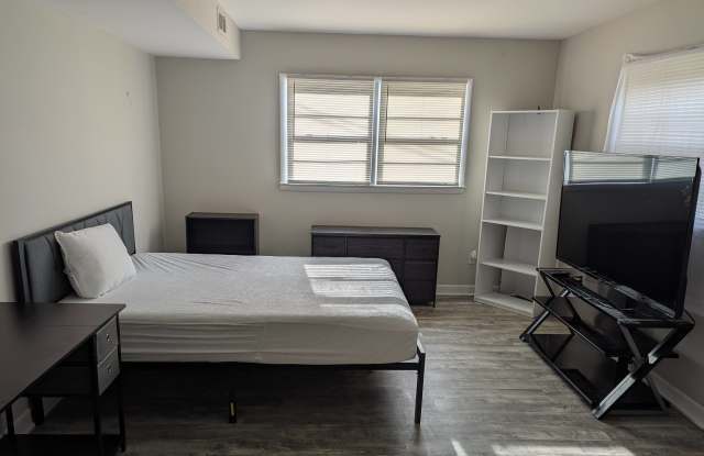 Photo of 4736 Cinderella Rd ( Room 1 )