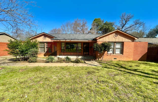 Available! 3/1.5 Single-Family Home in Tyler!