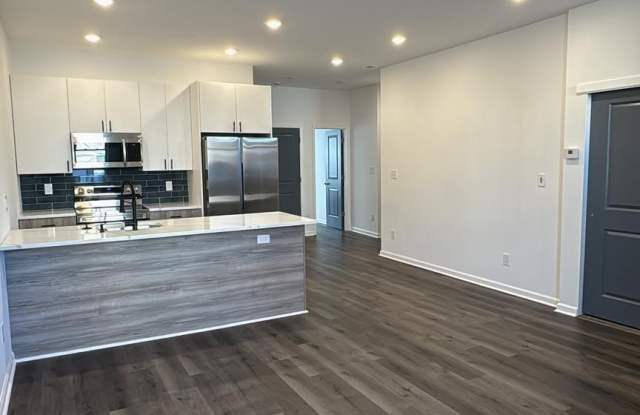 2028 W WESTMORELAND Street unit: 2