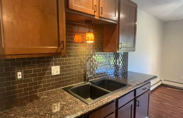 2 Bedroom Unit in Hopkins
