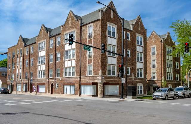 Beautiful Apartment in West Ridge! - 2807 West Lunt Avenue, Chicago, IL 60645