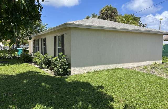 806 NW 1ST Street