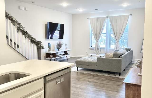 10338 Ratcliffe Trail