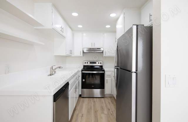 *OPEN HOUSE: 10/4 1-2PM* Normal Heights: 2BR with Parking, Washer/Dryer, and AC