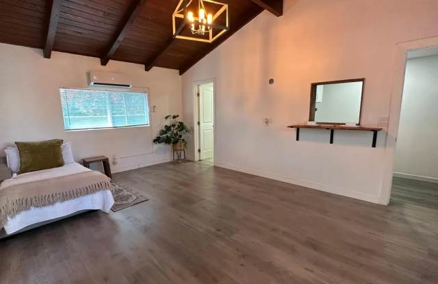 Photo of 2707 Cridge St # C