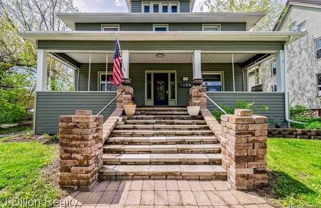 Photo of 115 COLLEGE Place