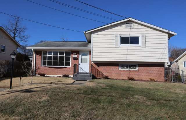 Renovated 3BR 2BA Rockville Split-Level with Huge Fenced Yard Available July