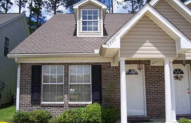 Photo of 3 bed/3 bath townhome in Woodbriar!