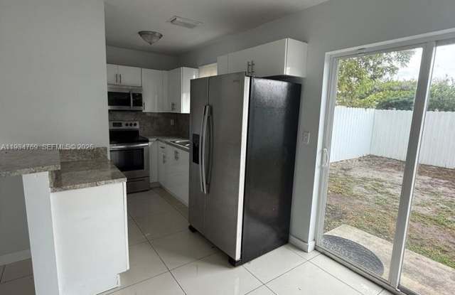 2121 NW 72nd 2121, Miami, FL 33147