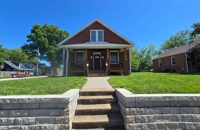 Charming 4BR/2.5BA Home in Historic Washington, MO - Walk to the Riverfront!