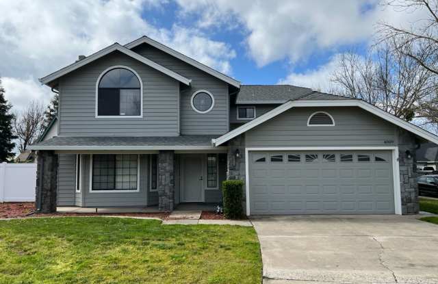 Large 4 bedroom near shopping and freeway access! - 4009 Cromwell Circle, Modesto, CA 95356