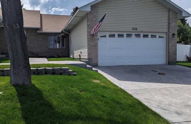 1135 Skyline Drive