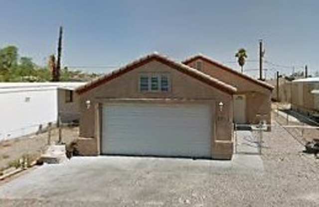 January Rent Free! Centrally Located in Bullhead City, 3 Bedroom House
