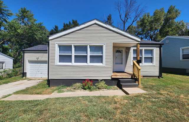 Spacious 2-Bedroom, 1-Bathroom Home AVAILABLE NOW!!