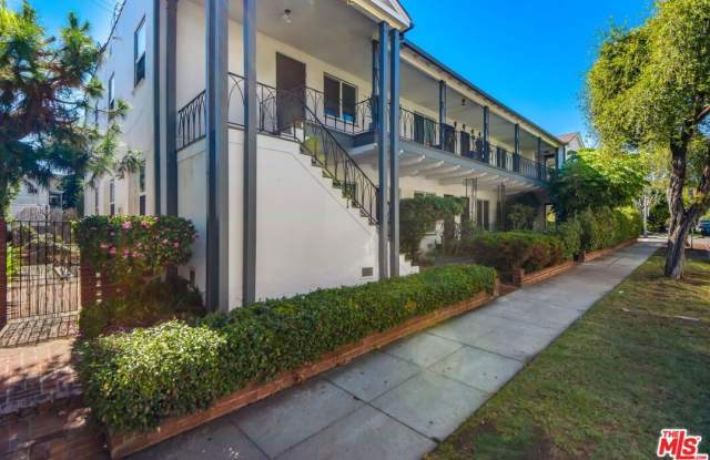 Photo of 186 N Clark Dr