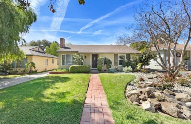 2452 E Woodlyn Road - 2452 East Woodlyn Road, Pasadena, CA 91104