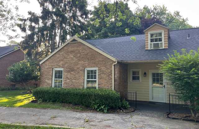 3323 Lakeshore Dr.