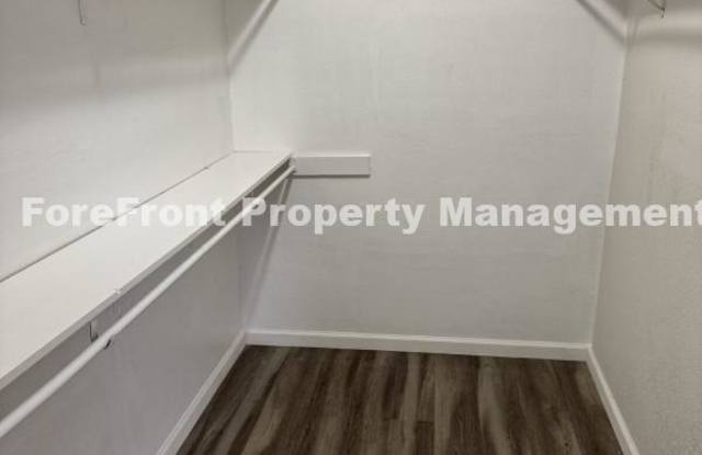 5629 Lochmoor