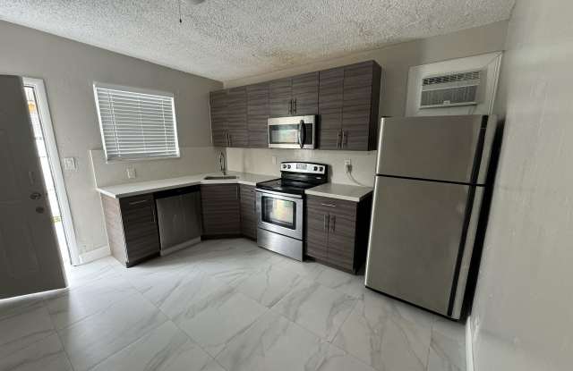 2387 Northwest 35th Street