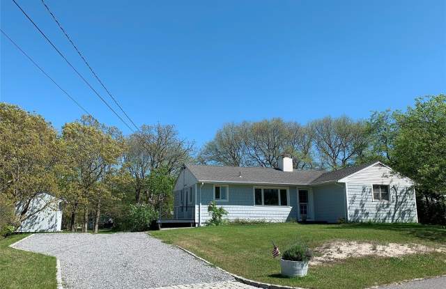 Photo of 425 Lake Drive