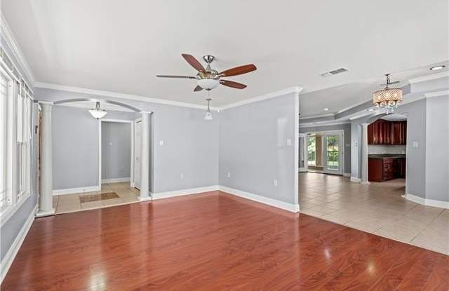 5542 CHARLOTTE Drive