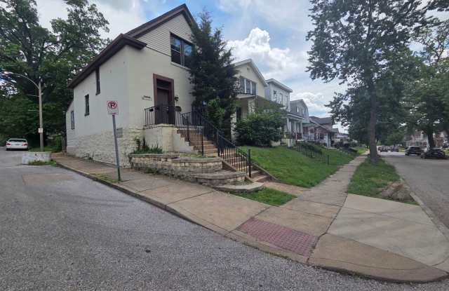 2 bed/1 bath, Single-family Home! Modern and spacious with off-street parking and a relaxing backyard