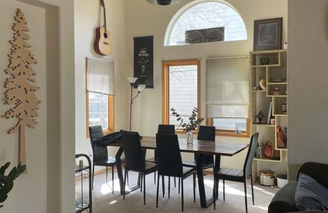 Spacious 4b/3ba House in North Boulder! Available NOW!