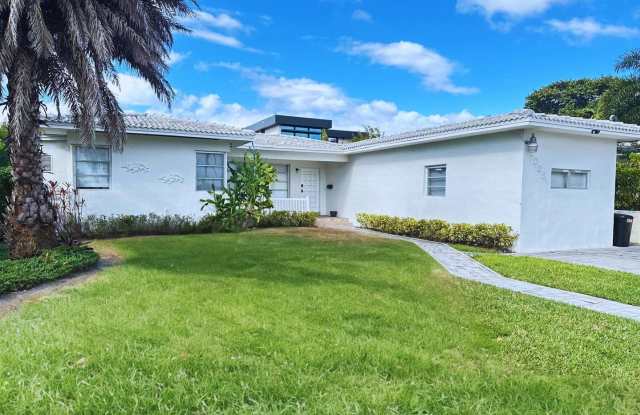 Photo of Miami Beach Home with a Pool!