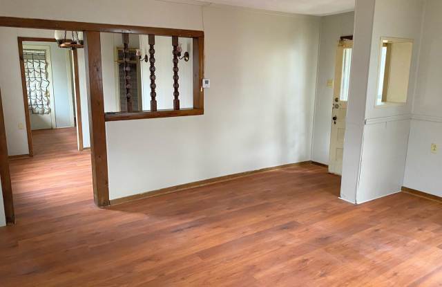 Charming 1-Bed Home with Garage